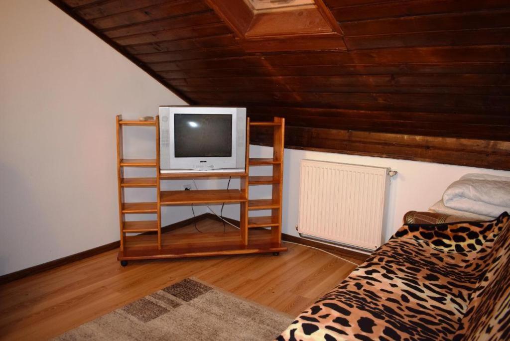 Rustic & Romantic Apartment Brasov Bagian luar foto
